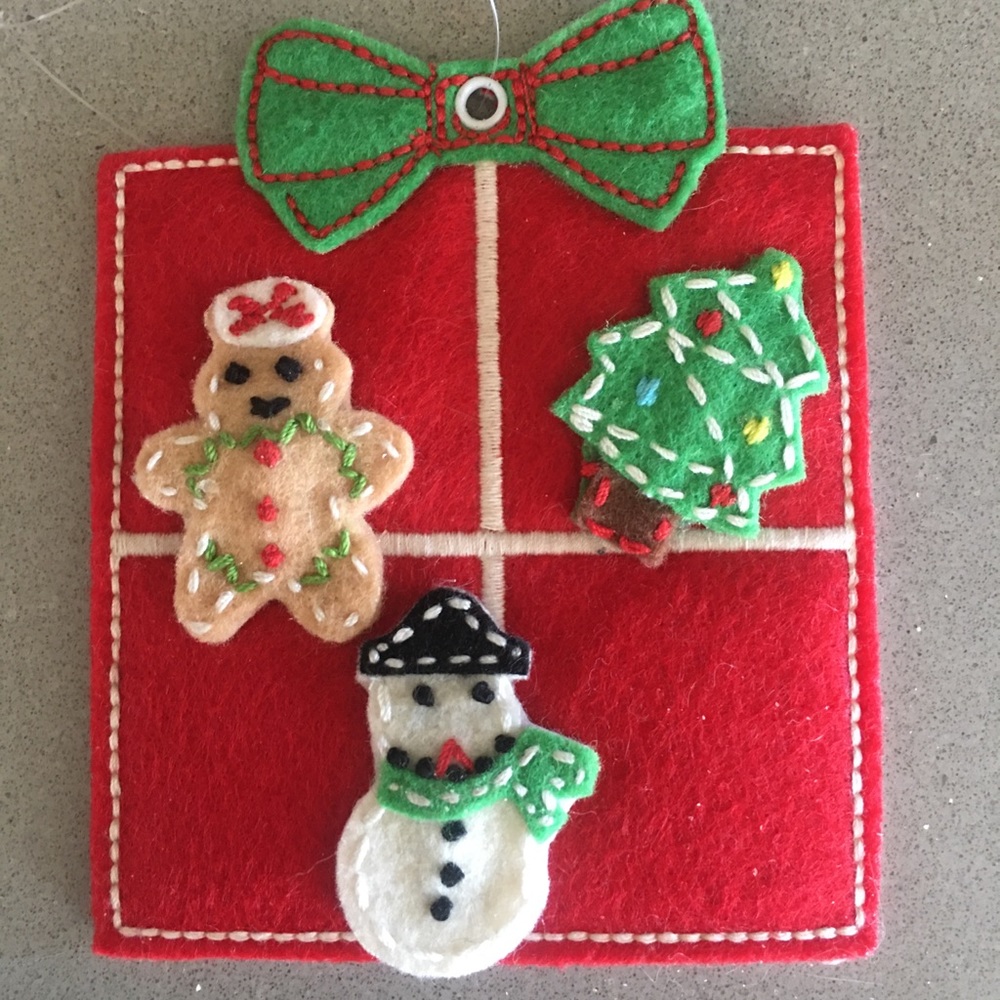 Holiday hair ornaments